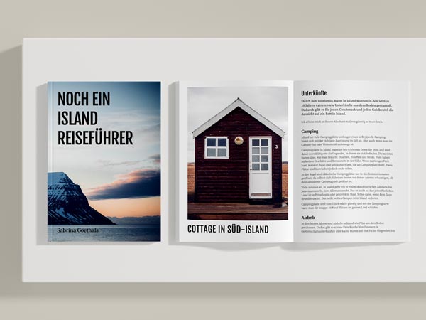 Ein aufgeschlagenes Buch Noch ein Island Reiseführer (Print) mit einem Bild eines Hauses auf einer Insel.
