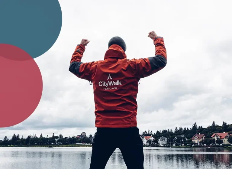 Free Walking Tour Reykjavík Guide von hinten